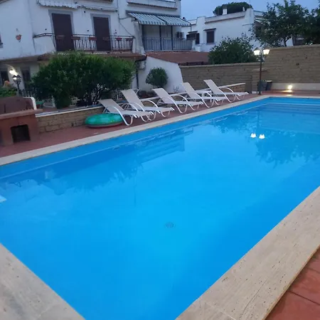 Max House