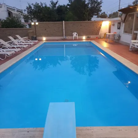 Max House