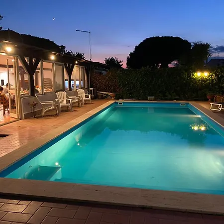 Max House Vila *