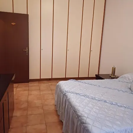 Max House *