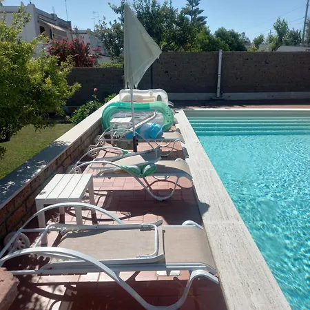 Max House Vila *